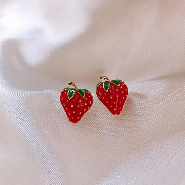 S925 argent aiguille fille sens mignon petit filet de fraises rouge sauvage boucles d'oreilles étudiant cadeau d'anniversaire accessoires boucles d'oreilles en cristal