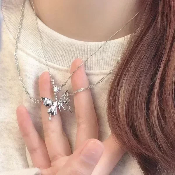 Collier pendentif papillon en cristal pour femme, lumière, luxe punk, coeur, clavicule, mode, bijoux, cadeau de fête, Y2K, 2024