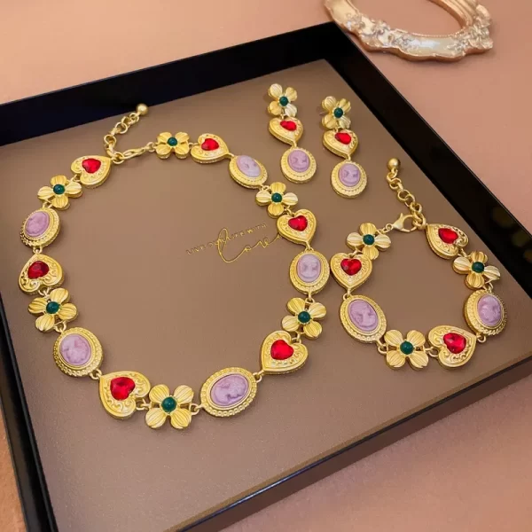 Ensemble de colliers et boucles d'oreilles vintage avec biscuits, tour de cou coeur, portrait de fleurs, style palais rétro, cadeaux de luxe, tempérament de la présidence