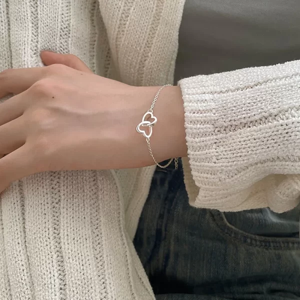 Bracelet Double cœur creux pour femmes, couleur argent, petit Bracelet en forme de cœur, bijoux à la mode, cadeau de fête de mariage, nouvelle collection – Image 3