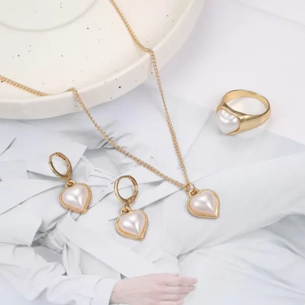 Ensemble de boucles d'oreilles en forme de coeur pour femmes, collier, bague, pendentif en perles, boucles d'oreilles créoles, bijoux de fête de mariage, mode, 3 pièces – Image 3