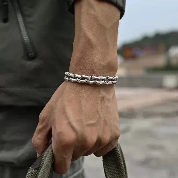Bracelets ouverts torsadés simples en acier inoxydable pour hommes et femmes, manchette délicate de couleur argent, bijoux de fête à la mode, nouvelle collection 2024 – Image 2