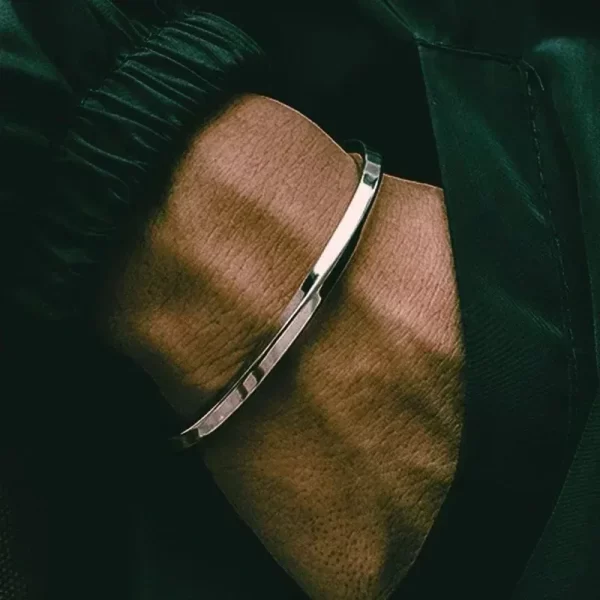 Bracelets ouverts torsadés simples en acier inoxydable pour hommes et femmes, manchette délicate de couleur argent, bijoux de fête à la mode, nouvelle collection 2024