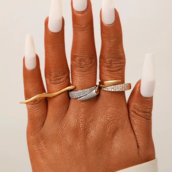 Bagues de soleil plaquées or 18 carats en acier inoxydable pour femmes, strass incrustés de Texture métallique creuse, bijoux tendance, nouvelle mode – Image 3