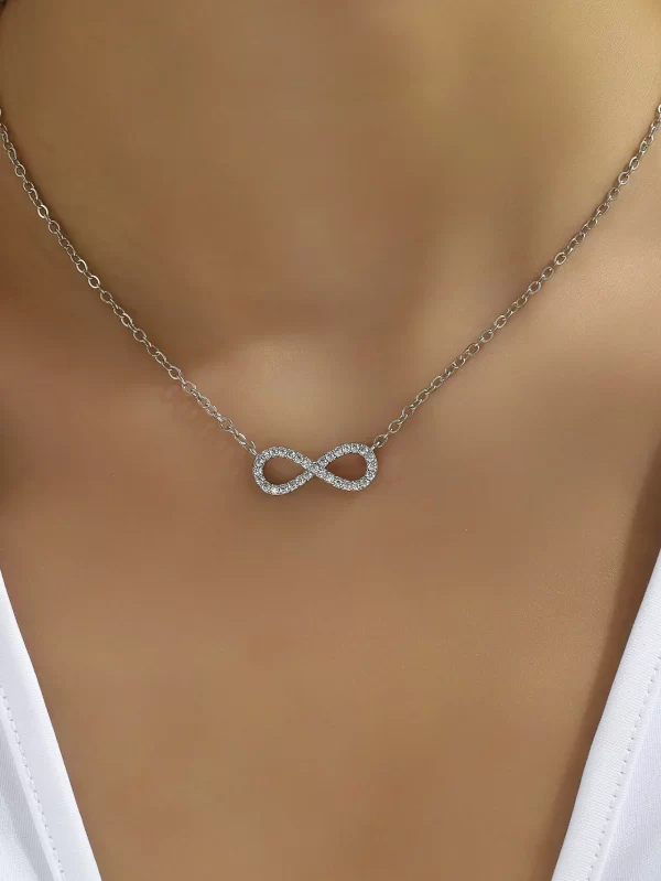 Collier avec pendentif infini en acier inoxydable pour femmes